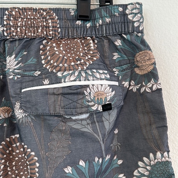 Globe Men’s Floral Swim Shorts - Picture 6 of 9